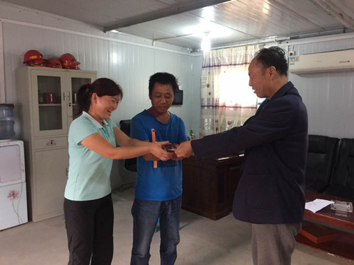 “金秋助學(xué)”，礦建二公司在行動(dòng)