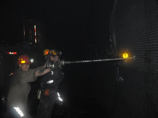 掘進公司推進百日安全活動“穩(wěn)、準(zhǔn)、狠”