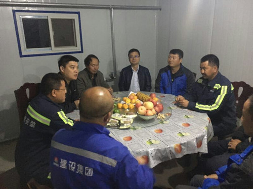 工地上有滋有味過中秋