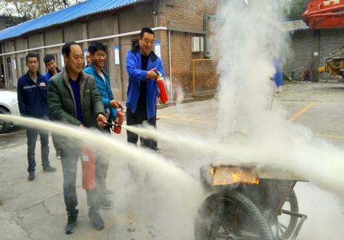 設(shè)備租賃中心多措并舉開展“百日安全”活動