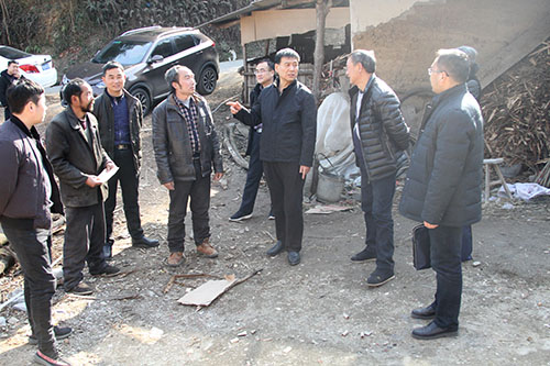 建設(shè)集團(tuán)聯(lián)合黨委副書記 紀(jì)委書記 工會主席侯本英前往大壩村慰問貧困戶