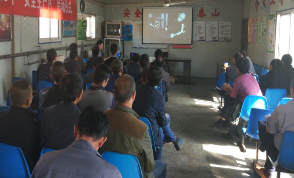 掘進公司北翼項目部嚴(yán)考核強培訓(xùn)確保一線安全