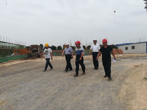 寧興剛蒞臨陜煤建設天工公司清源小區(qū)工地檢查指導工作