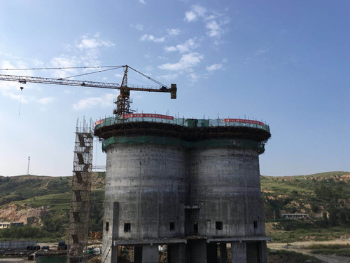 陜煤建設(shè)天工公司土建一部沙梁礦產(chǎn)品倉(cāng)滑模順利告捷