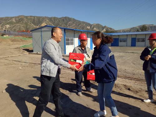 陜煤建設(shè)韓城分公司國(guó)慶慰問“暖暖的”