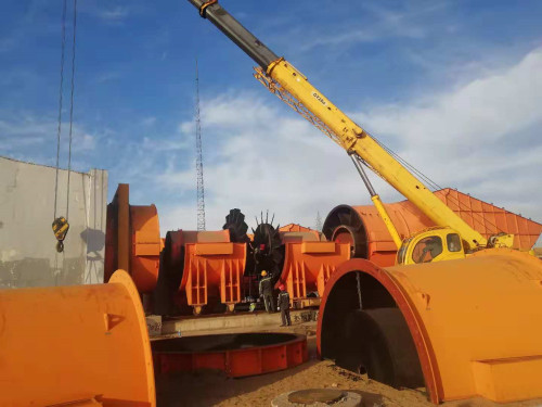 陜煤建設(shè)機(jī)電安裝公司搶險(xiǎn)紅柳林煤礦2號(hào)風(fēng)井主扇1#、2#風(fēng)機(jī)