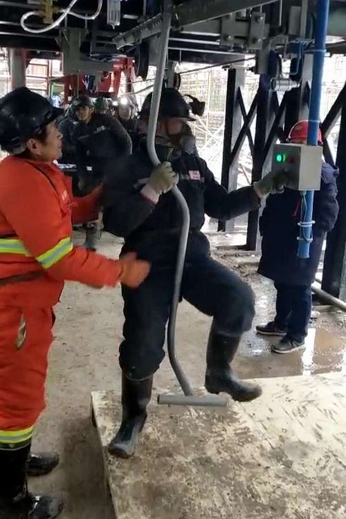 陜煤建設(shè)礦建二公司冶坪煤礦架空乘人裝置成功運(yùn)行