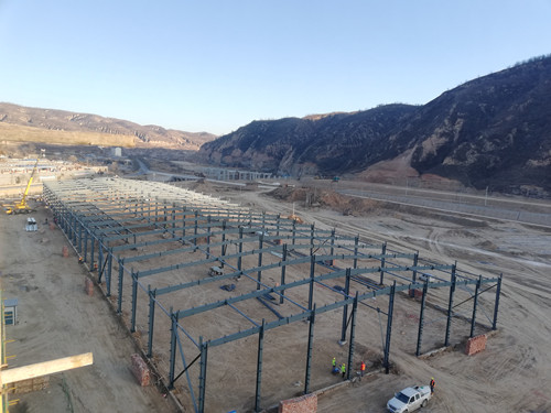 陜煤建設(shè)天工公司土建三部清澗北國棗業(yè)紅棗深加工項(xiàng)目干制紅棗車間工程鋼結(jié)構(gòu)主體框架完工