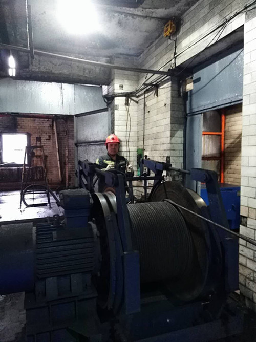 陜煤建設(shè)機(jī)電安裝公司建莊工地安全高效完成主斜井管路安裝