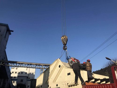 陜煤建設(shè)機電安裝公司黃陵建莊工地：“干完，大年三十回家！”