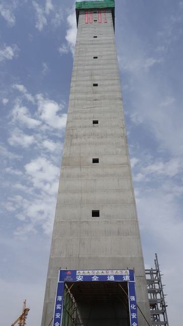 陜煤建設(shè)銅川公司第五項(xiàng)目部施工的超高煙囪順利封頂