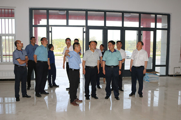 陜西省交通廳黨組成員萬振江調(diào)研指導(dǎo)川耀崔仙服務(wù)區(qū)項(xiàng)目