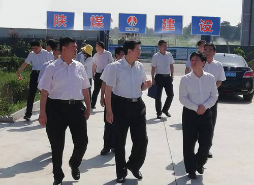 陜西省委常委、省委政法委書記莊長興一行深入陜煤建設(shè)渭南分公司南京金龍電動(dòng)車項(xiàng)目開展調(diào)研