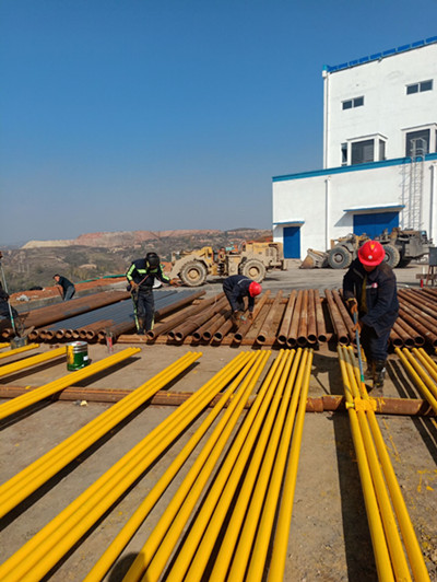 陜煤建設(shè)機電安裝公司承建的沙梁礦回風斜井管路安裝正式施工