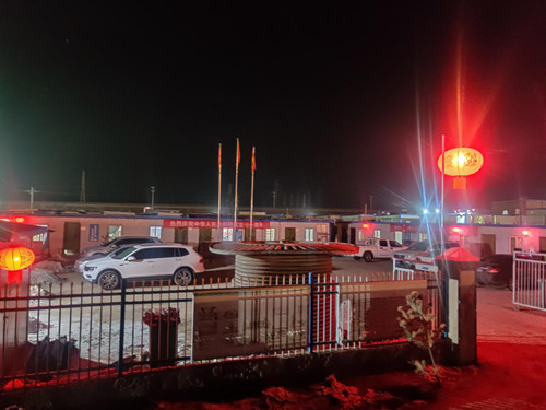 陜煤建設(shè)機(jī)電安裝公司曹家灘項(xiàng)目部張燈結(jié)彩、歡聲笑語(yǔ)過(guò)新年