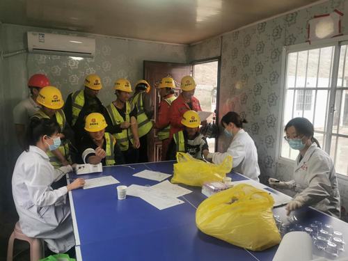 陜煤建設(shè)銅煤公司第八項目部組織一線工人進(jìn)行健康體檢