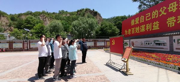 陜煤建設(shè)天工公司安裝三部黨支部開(kāi)展“走進(jìn)梁家河，接受紅色教育”主題黨日活動(dòng)