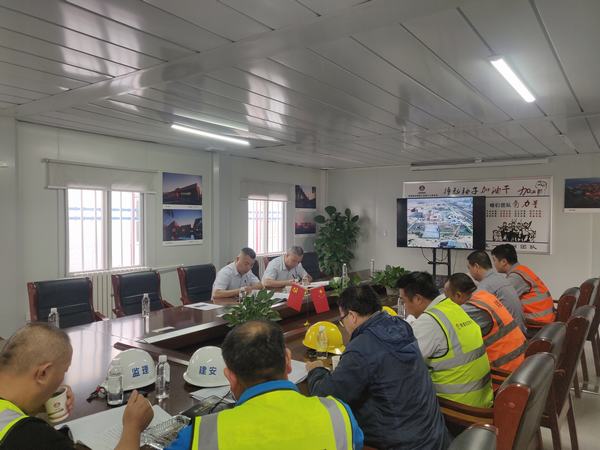 陜煤建設(shè)銅煤公司第十六項(xiàng)目部承建的榆林化學(xué)廠(chǎng)前區(qū)培訓(xùn)中心工程順利通過(guò)主體結(jié)構(gòu)驗(yàn)收