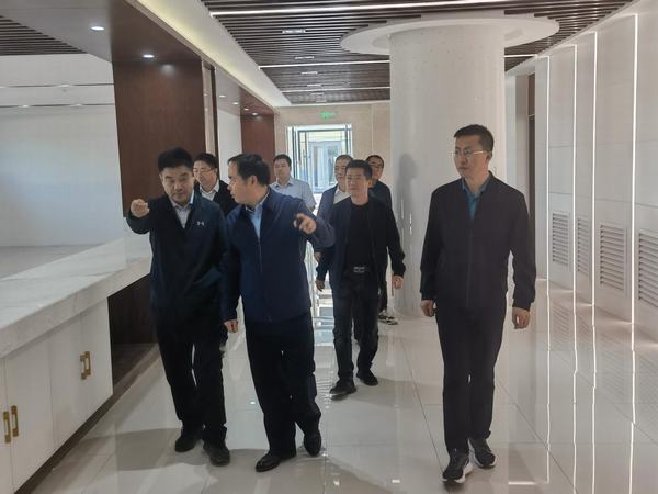 陜煤集團陜西鐵路物流集團黨委書記、董事長趙國智蒞臨靖神鐵路孟家灣站機輛中心檢查指導(dǎo)工作