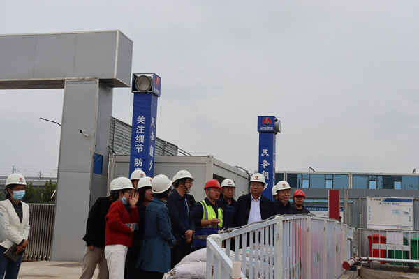 陜西省西咸新區(qū)灃西新城開發(fā)建設(shè)（集團）有限公司黨委書記、董事長楊建柱一行蒞臨灃西新城第五學(xué)校項目調(diào)研指導(dǎo)工作