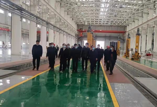 陜煤集團陜西鐵路物流集團黨委書記、董事長趙國智蒞臨靖神鐵路孟家灣站機輛中心檢查指導工作