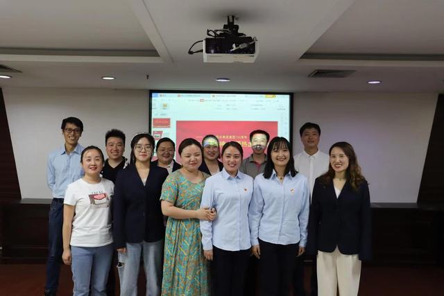 陜煤建設(shè)礦建二公司組織開(kāi)展“迎五一 勞動(dòng)贊歌”主題朗誦活動(dòng)