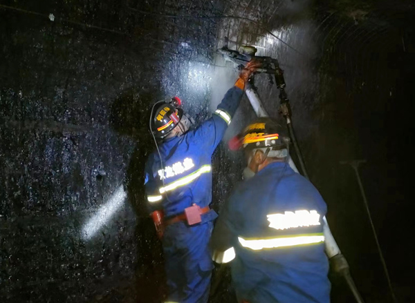 陜煤建設(shè)礦建三公司雙龍項(xiàng)目部：大干紅五月 進(jìn)尺創(chuàng)新高