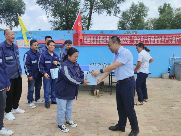 陜煤建設(shè)洗選煤運(yùn)營(yíng)公司工會(huì)持續(xù)開(kāi)展夏季“送清涼”活動(dòng)