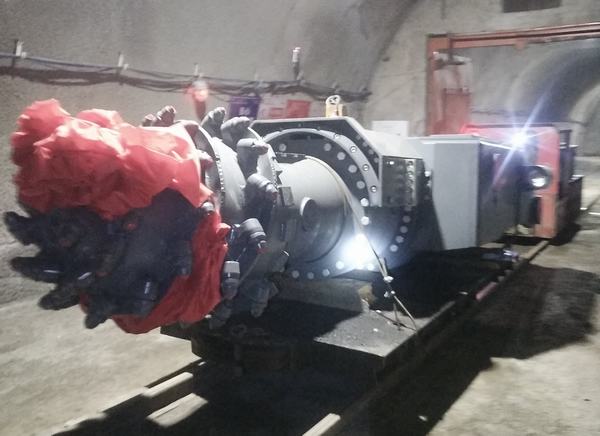 陜煤建設(shè)礦建二公司：百?lài)嵕尬锱c時(shí)間賽跑順利完成下放組裝