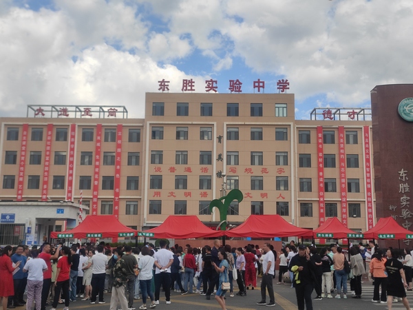 陜煤建設(shè)銅煤公司第五項(xiàng)目部開(kāi)展“助力中考，愛(ài)心送水”志愿服務(wù)活動(dòng)