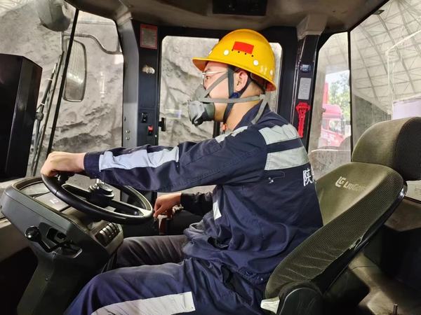 陜煤建設(shè)洗選煤運(yùn)營公司神渭蒲城運(yùn)營項(xiàng)目部：高溫下堅守身影“暑”你最美