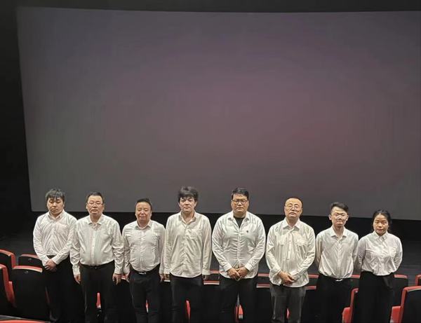 陜煤建設(shè)新城公司組織黨員干部職工集中觀看電影《高原之春》