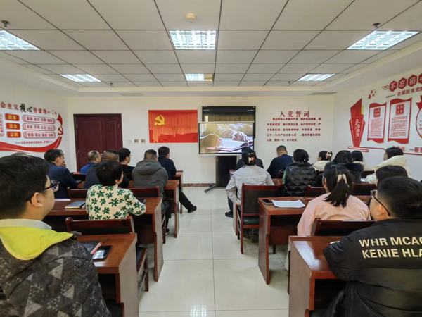 陜煤建設(shè)煤礦運(yùn)營(yíng)服務(wù)分公司：組織觀看黨史學(xué)習(xí)教育影片《跨過鴨綠江》