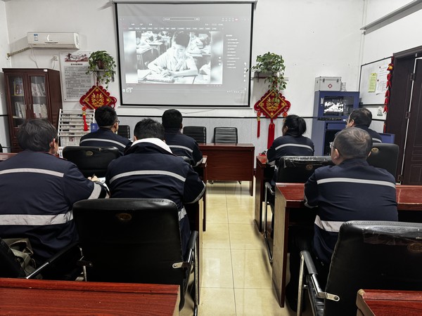 陜煤建設(shè)洗選煤運營公司澄合山陽運營項目部：學(xué)習(xí)雷鋒精神，譜寫時代之光