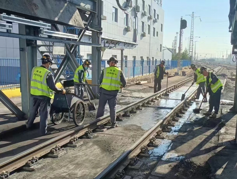 陜煤建設(shè)洗選煤運(yùn)營公司檸條塔運(yùn)營項(xiàng)目部： 他們，用汗水刻下堅(jiān)守！