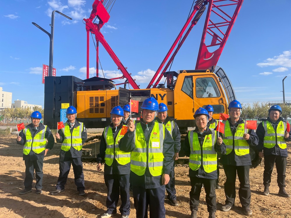 國慶時，建筑工地的夢想之筑