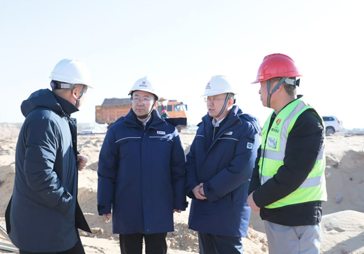 陜煤集團副總經(jīng)理杜平一行到榆林化學(xué)二期項目開展四季度安全生產(chǎn)大檢查
