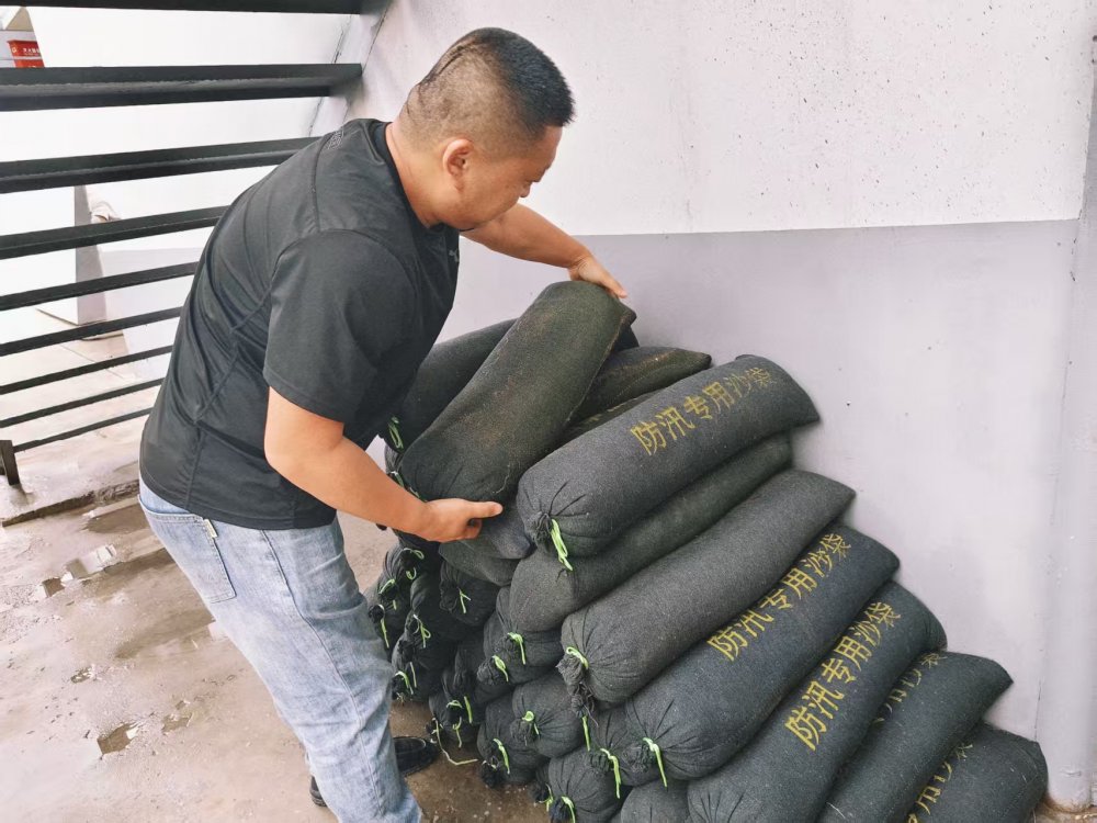 陜煤建設(shè)煤礦運營服務(wù)分公司：織密安全防護網(wǎng) 筑牢汛期“后勤堡壘”