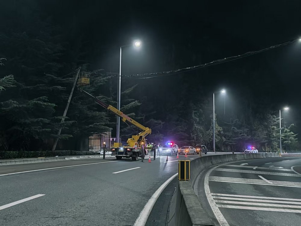 陜煤建設(shè)川耀公司：聞“險”而動排隱患    守護(hù)川耀道路平安線