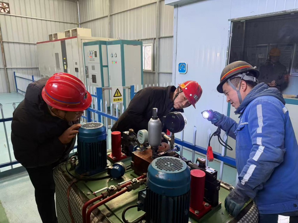 陜煤建設礦建三公司節(jié)前設備“全面體檢”筑牢春節(jié)安全防線