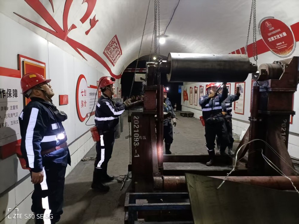 陜煤建設(shè)韓城分公司張家峁項(xiàng)目部：黨員青年齊上陣 安全排查筑防線